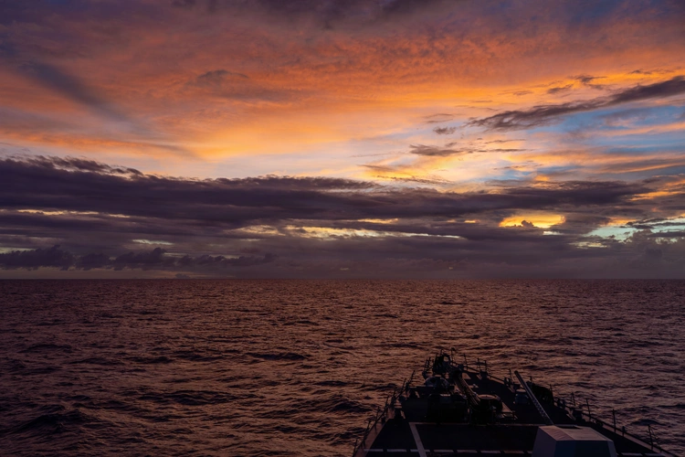 US Navy Awards Major $511.5M Radar Upgrade and $230M Amphibious Vehicle Contracts